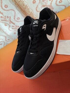 Nike SB Black and White Alleyoop Skate Sneakers. Comes With Nike SB Decal!